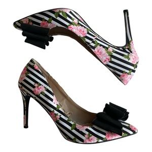 Betsey Johnson Shoes Women’s 7.5 Black White Stripes Pink Roses Bow Pointy Toe